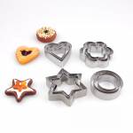  Cake and biscuit cutter -- 4 shapes, a package of 12 original pieces, fig. 1 