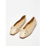  Slip-on ballerina shoes with a square toe and bow, fig. 1 