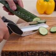  The smart knife with a multi-use cutting board for slicing vegetables and fruits, fig. 4 